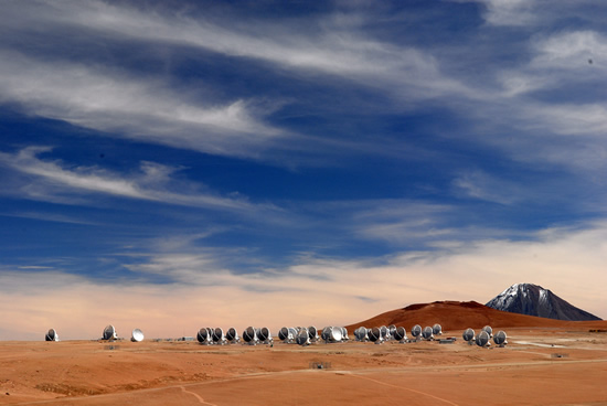 ALMA antennas on the Chajnantor plateau in Chile