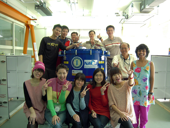 EA-FEIC staff members celebrating the delivery of the last receiver front-end system for our ALMA-Japan partner
